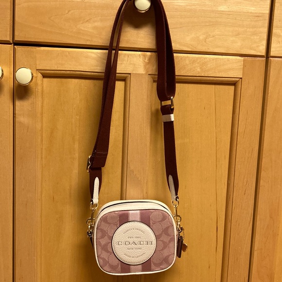 Coach Dempsey Camera bag in sig. Jacguard w/Coach patch&❤️ charm. - Picture 2 of 9